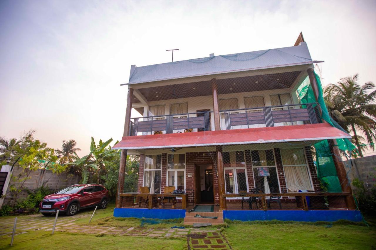 Waves House *